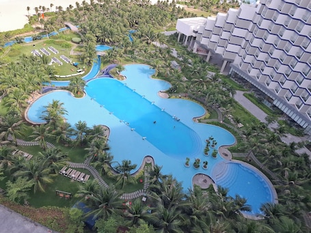 3 piscinas al aire libre