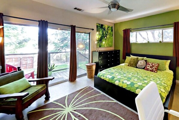 3 bedrooms, iron/ironing board, WiFi, bed sheets - Eastside Downtown Skyline Stunner (Austin)