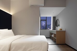 A modern hotel room with a bed, a nightstand, a mirror, and a window with a city view. - Mcsrh Hotel -Chengdu Jianshelu (Chengdu)