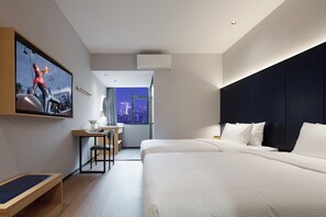 Family Room, City View | Premium bedding, down comforters, pillowtop beds, desk - Mcsrh Hotel -Chengdu Jianshelu (Chengdu)