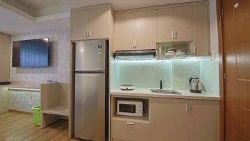 Fridge, microwave, oven