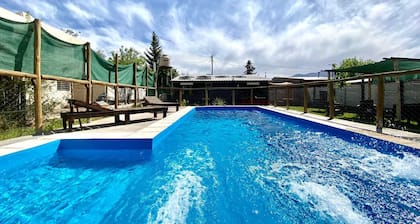 HOUSE WITH POOL (with view to the mountain range)