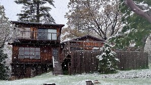 A wooden cabin with a balcony and a separate garage, surrounded by trees and a wooden fence. - Charming Rustic Mountain Cabin, Near Yosemite,Amazing Views, and a Fireplace (Wishon)
