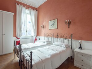 3 chambres, fer et planche à repasser, accès Internet