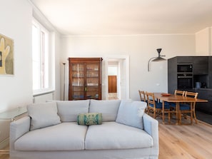 TV - Luminosa Vittoria by Interhome (Roma: Vaticano)