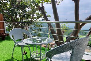 Deluxe-Doppelzimmer, Bergblick | Wohnbereich