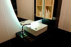 Superior Double Room, Mountain View | Bathroom