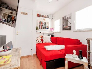 TV - La Terrazza by Interhome (Rome: Historical City Center)