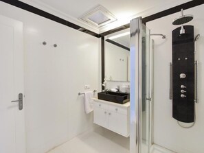 Maison, 4 chambres | Salle de bain