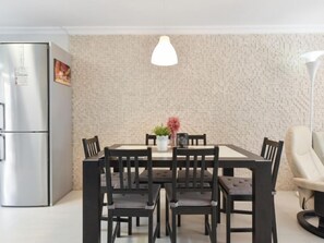 Maison, 4 chambres | Restauration