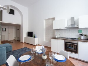 Fridge, oven, dishwasher, cookware/dishes/utensils