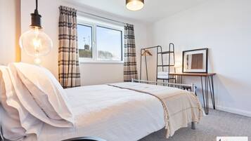 2 多间卧室、熨斗/熨衣板、WiFi、床单