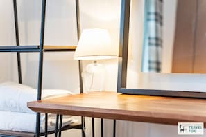 Interior - Lime Corner: Peaceful with Parking (Leicester)