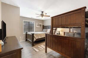 2 bedrooms, iron/ironing board, free WiFi, bed sheets - Lavish Waterfront Condo 60ft from Table Rock Lake! (Branson)