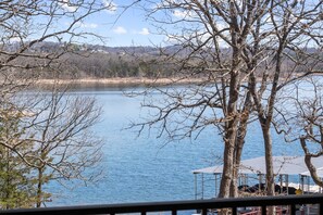 Property grounds - Ticket Deals & Resort Perks, Sleeps 8.  Lakefront, Swim, Fish & Kayak! (Branson)