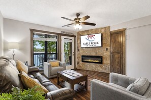 Smart TV, fireplace, DVD player - Table Rock Lake Condo with Resort Pools & Lake Access (Branson)