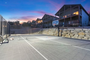 Sports court - Lakefront Condo, 2 min to Silver Dollar City! Ticket Deals & Resort Perks (Branson)