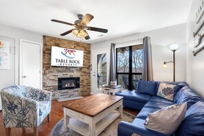 Smart TV, fireplace, DVD player - Lakefront Condo, 2 min to Silver Dollar City! Ticket Deals & Resort Perks (Branson)