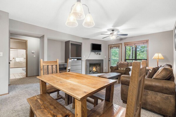 Smart-TV, Kamin, DVD-Player