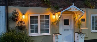 2 Bed 'Cosy Cottage' Central Bawtry High End Decor