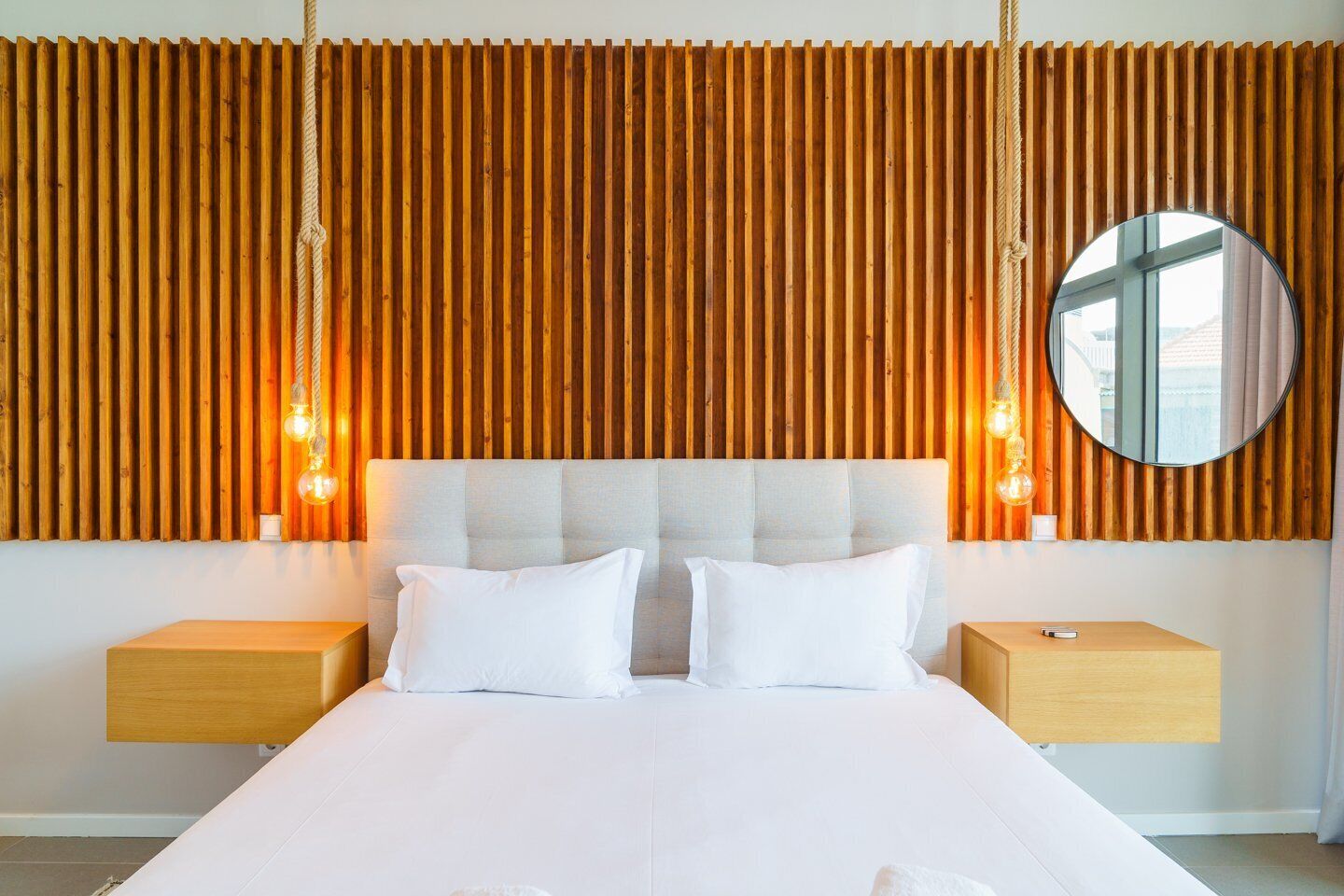 2 makuuhuonetta, työpöytä, silitysrauta/-lauta, internet