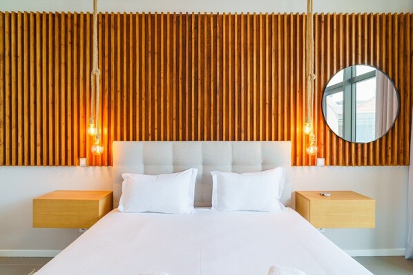 2 bedrooms, desk, iron/ironing board, internet