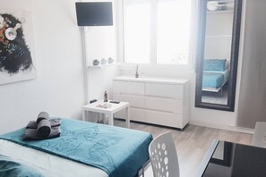 Iron/ironing board, WiFi, bed sheets