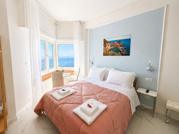 Luxury Suite, Sea View | 1 bedroom, desk, free WiFi - Vertigini Suites (Riomaggiore)