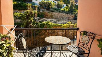 Deluxe Suite, Balcony, Mountain View | 1 bedroom, desk, free WiFi