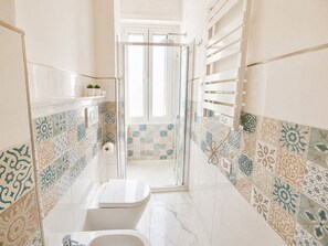 Deluxe Suite, Balcony, Mountain View | Bathroom