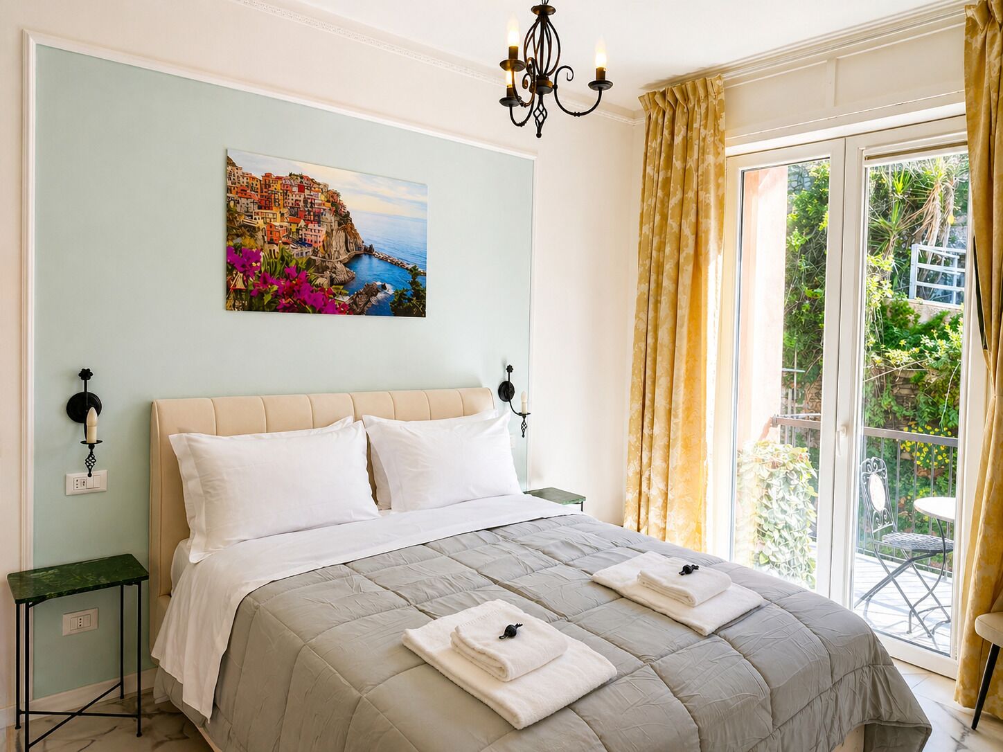 Deluxe Suite, Balcony, Mountain View | 1 bedroom, desk, free WiFi