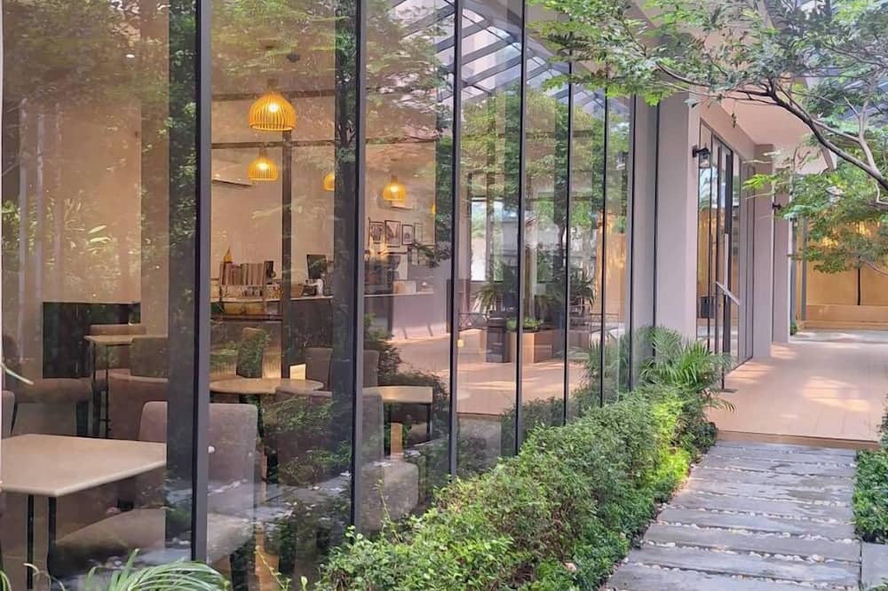 35 Bow Hotel