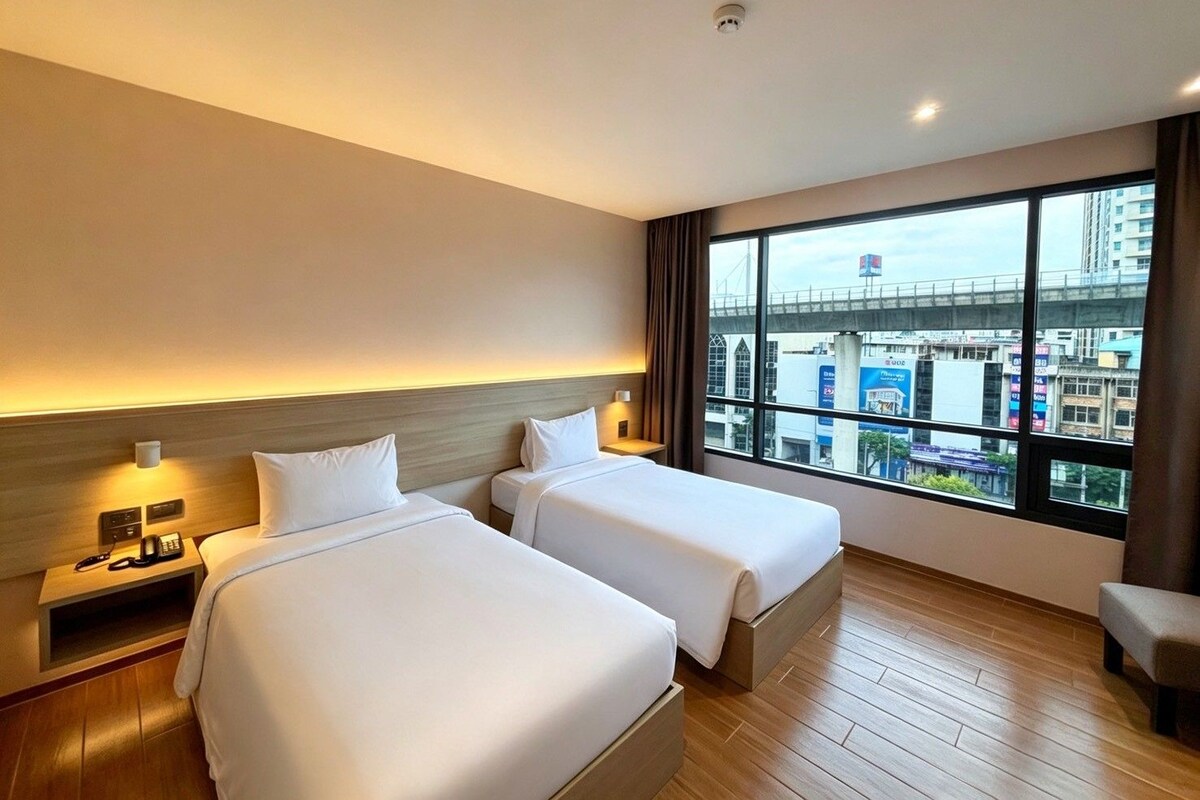 Superior Twin Room | In-room safe, desk, iron/ironing board, WiFi (free)