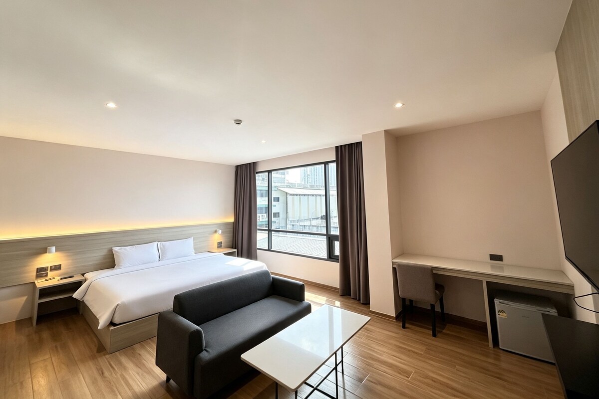 Deluxe Double or Twin Room | In-room safe, desk, iron/ironing board, WiFi (free)