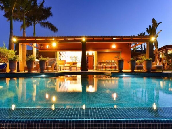 Villa, 4 slaapkamers, terras | Zwembad