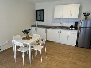 KylskÄp, mikrovÄgsugn, ugn och spishÀll