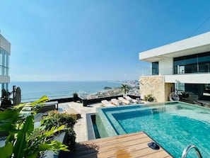 Outdoor pool - Torre Eleve Apartments  (Mazatlán)