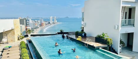 室外游泳池