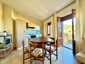 Dining - " Budgent Apartments " (Bari Sardo)