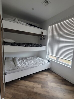 2 chambres, fer et planche à repasser, Wi-Fi, draps fournis