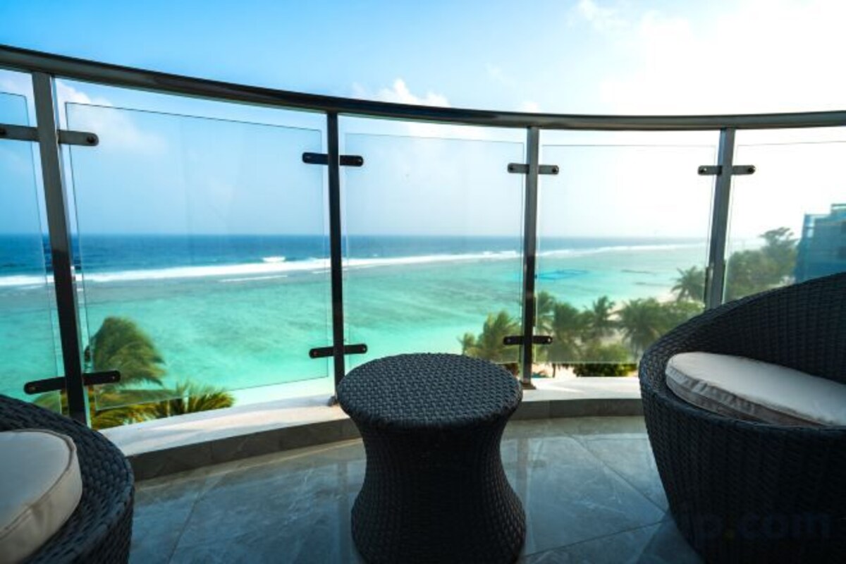 3 Bedroom Beachfront Deluxe Suite