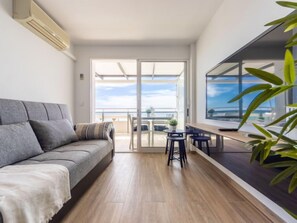 House, 3 Bedrooms | Living area