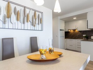 Maison, 3 chambres | Restauration