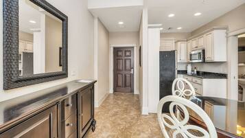 Microondas, lavavajillas y cafetera y tetera