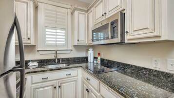 Microondas, lavavajillas y cafetera y tetera