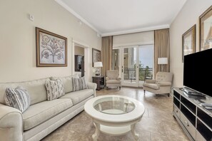 Living area - The beach is literally steps away! (Saint Simons Island)