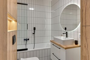Comfort-Apartment, Balkon, Meerblick | Badezimmer