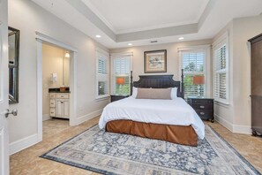 1 slaapkamer, een strijkplank/strijkijzer, gratis wifi, beddengoed