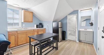 B9 Wally's by the Landing & Convention Center