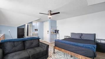 1 bedroom, iron/ironing board, WiFi, bed sheets